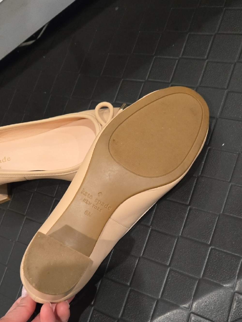 kate spade nude ballet  with bow and charm - Picture 3 of 3